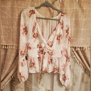 Chic Lifestyle Dressy Floral Top
